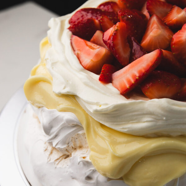 Pavlova con Fruta Fresca
